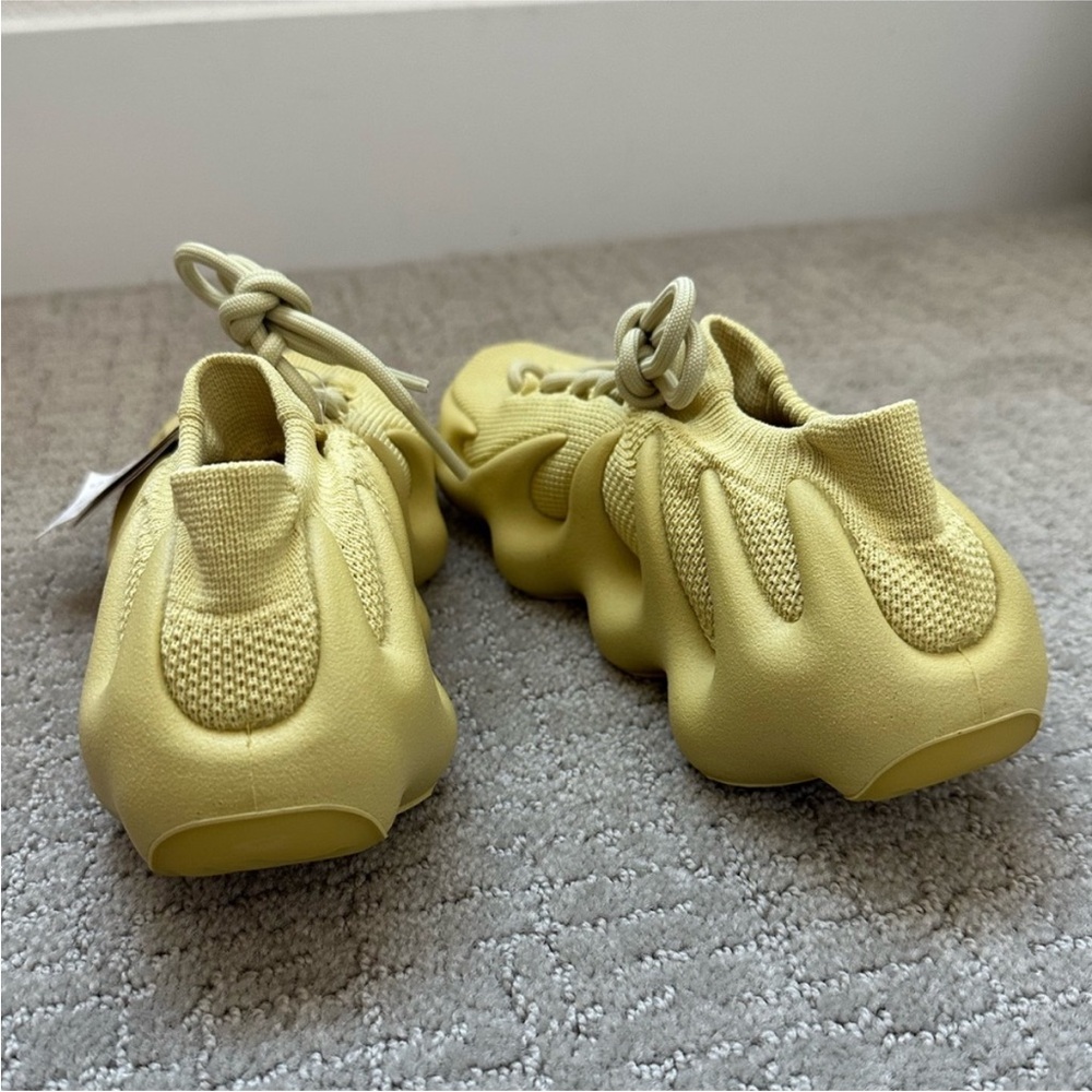 Yeezy 450 - Picture 4 of 9